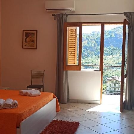 B&B Serena Longi Bagian luar foto